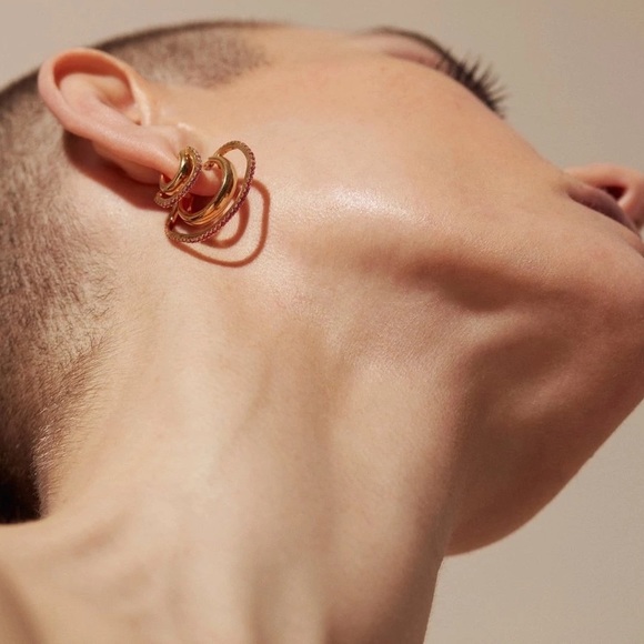 CORNELIA WEBB Distorted Double Hoop Earring S - Gradient Pink SOLD OUT - Picture 3 of 4